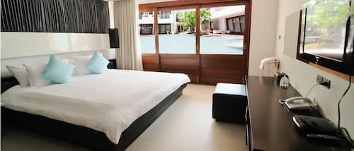 Apartament hotelowy z częścią dzienną i sypialnią