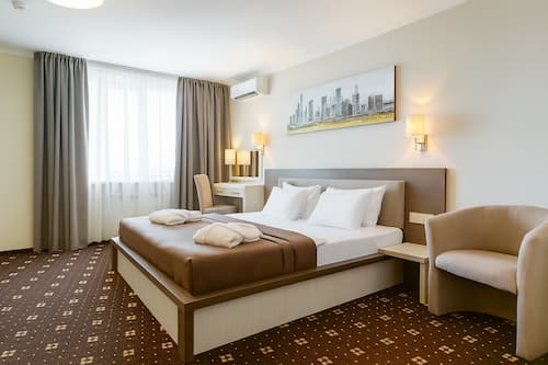 Komfortowy pokój z częścią wypoczynkową